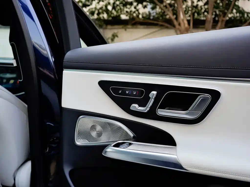 Mercedes-Benz E-Class — миниатюра 12