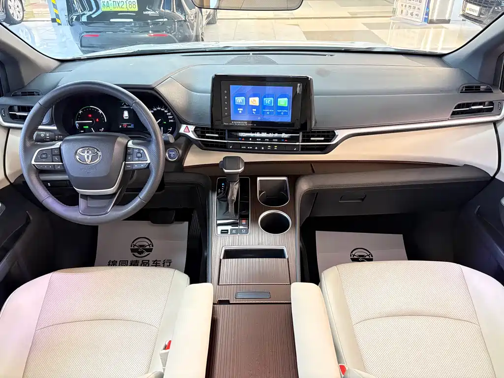 Toyota Sienna — миниатюра 13