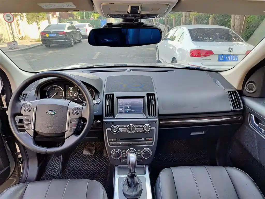 Land Rover 2 014 2.2T SD4 SE