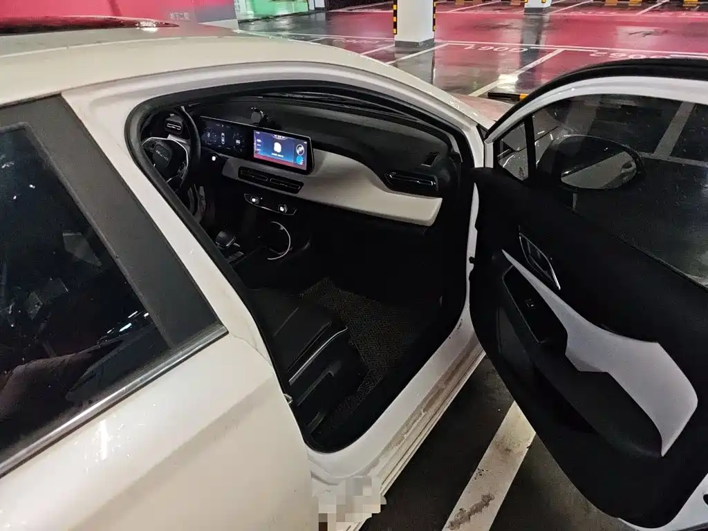 BAIC EU5 Plus — миниатюра 21