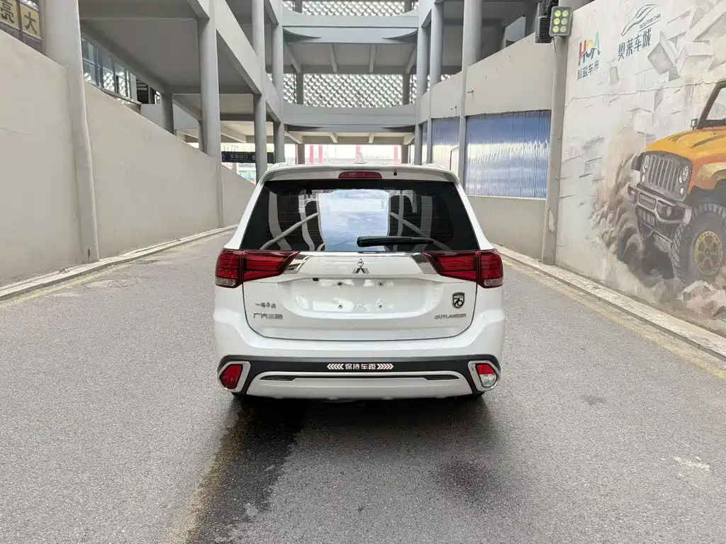 Mitsubishi Outlander — миниатюра 5