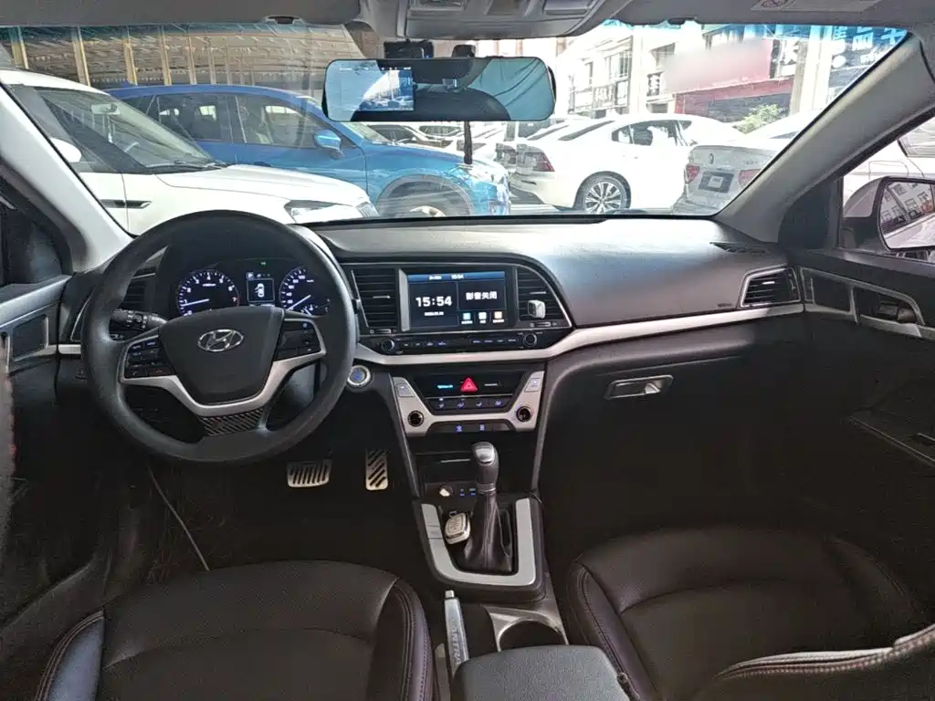 Hyundai Elantra — миниатюра 10