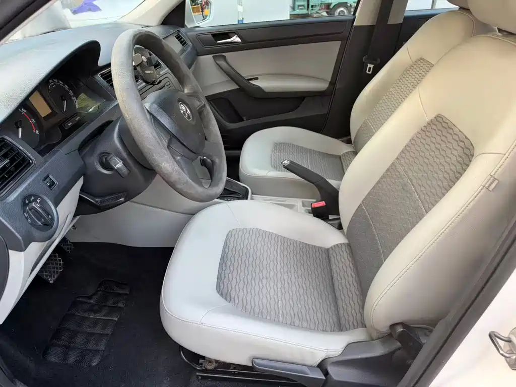 Skoda Rapid — миниатюра 8