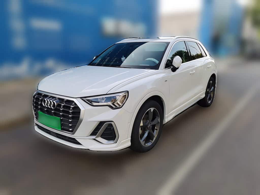 Audi Q3 1.4 л 2022 г. Белый, пробег 20200 км