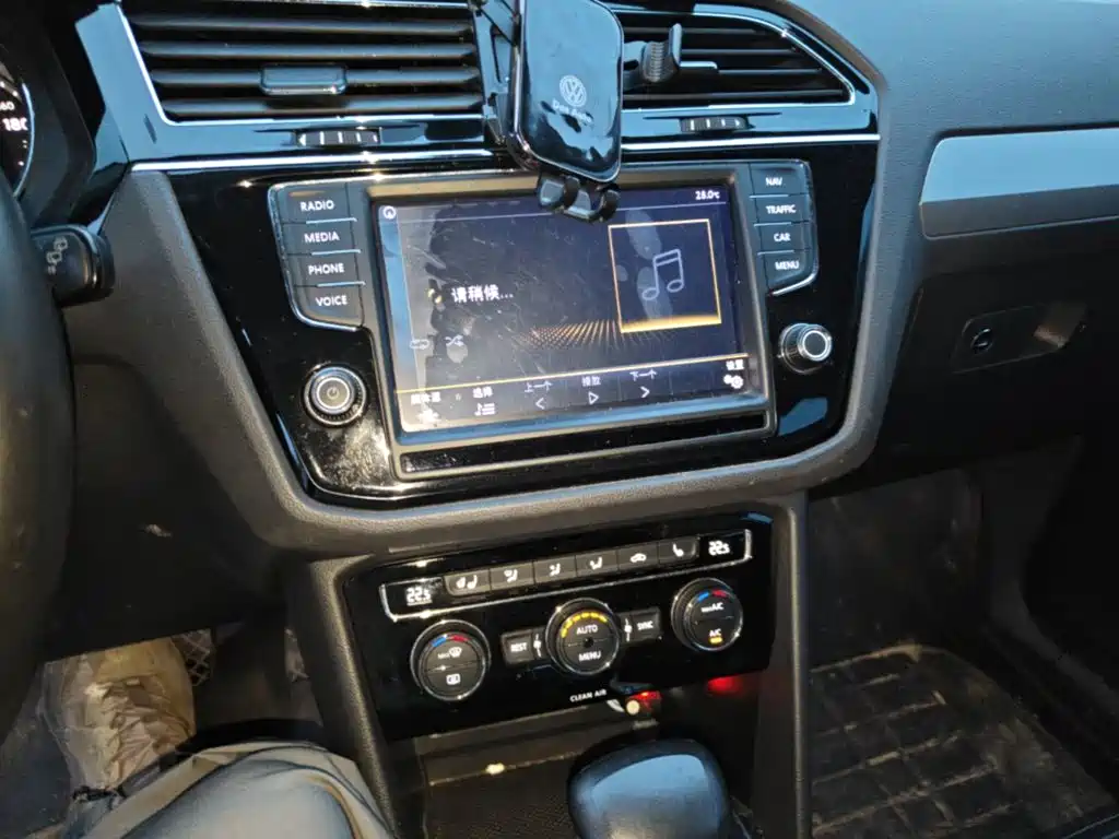 Volkswagen Tiguan L — миниатюра 18
