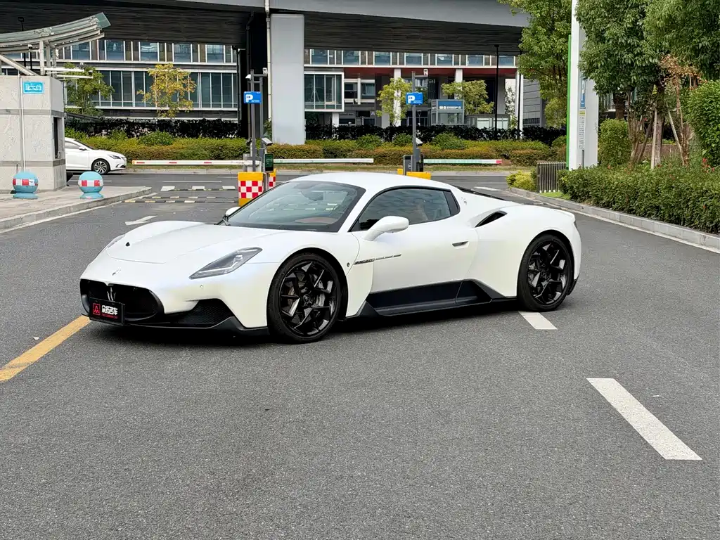 Maserati MC20