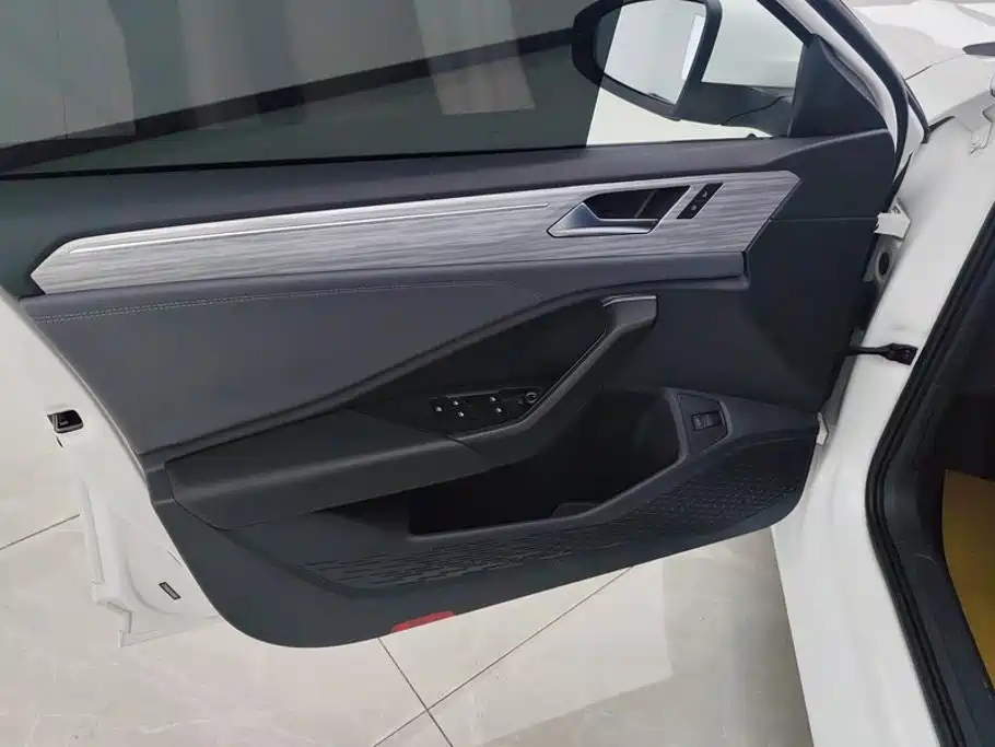 Volkswagen Sagitar — миниатюра 7