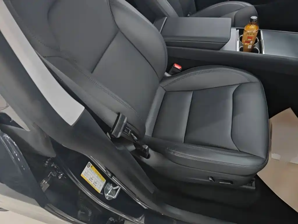 Tesla Model Y — миниатюра 25