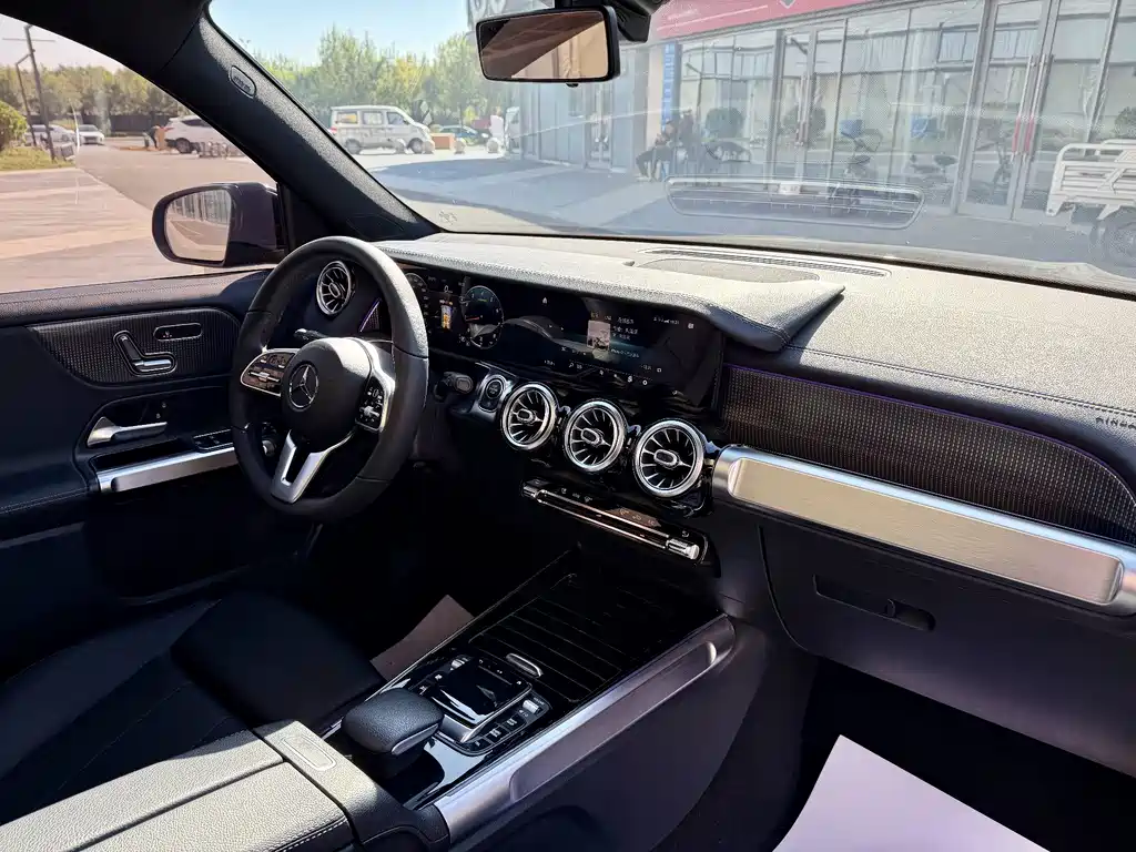 Mercedes-Benz GLB — миниатюра 10