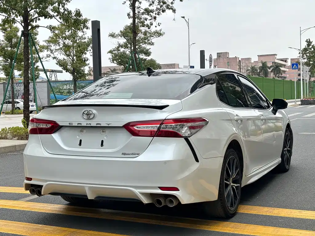 Toyota Camry — миниатюра 4
