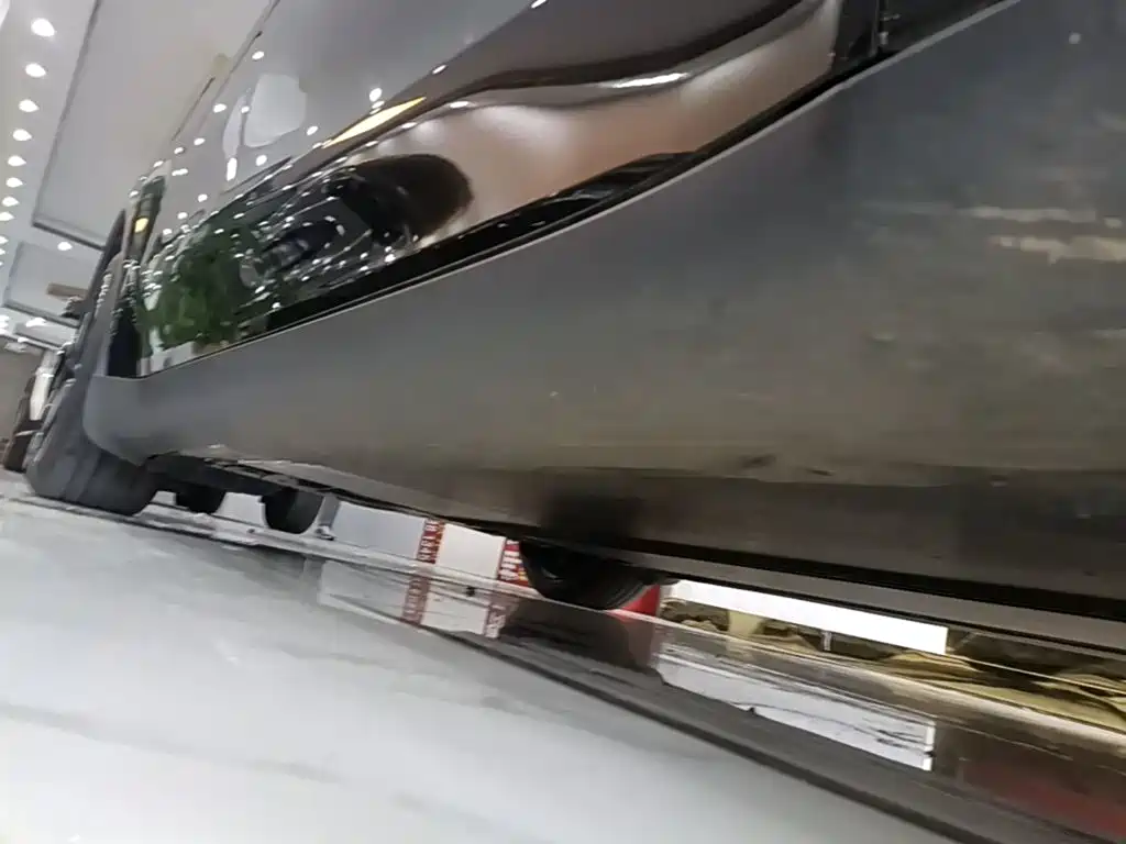 Tesla Model Y — миниатюра 21