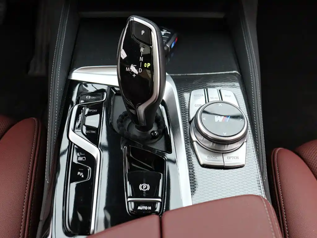 BMW 5 Series New Energy — миниатюра 20