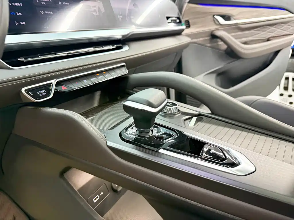 Geely Xingyue L — миниатюра 11