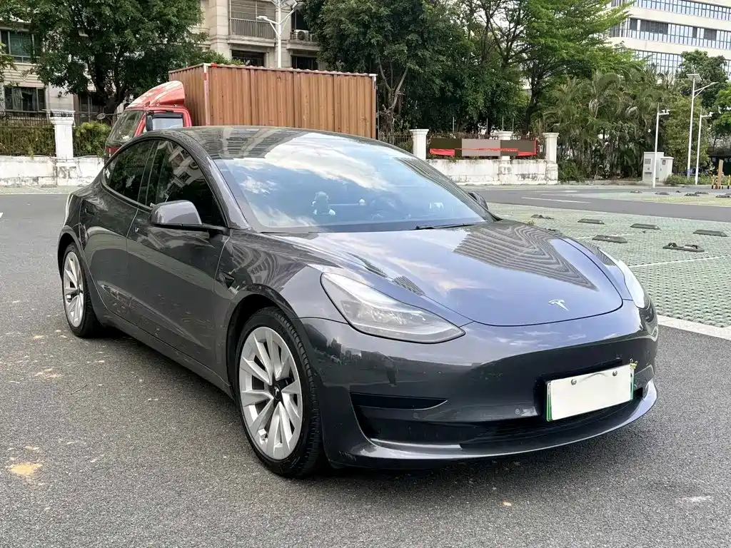 Tesla Model 3 — миниатюра 3