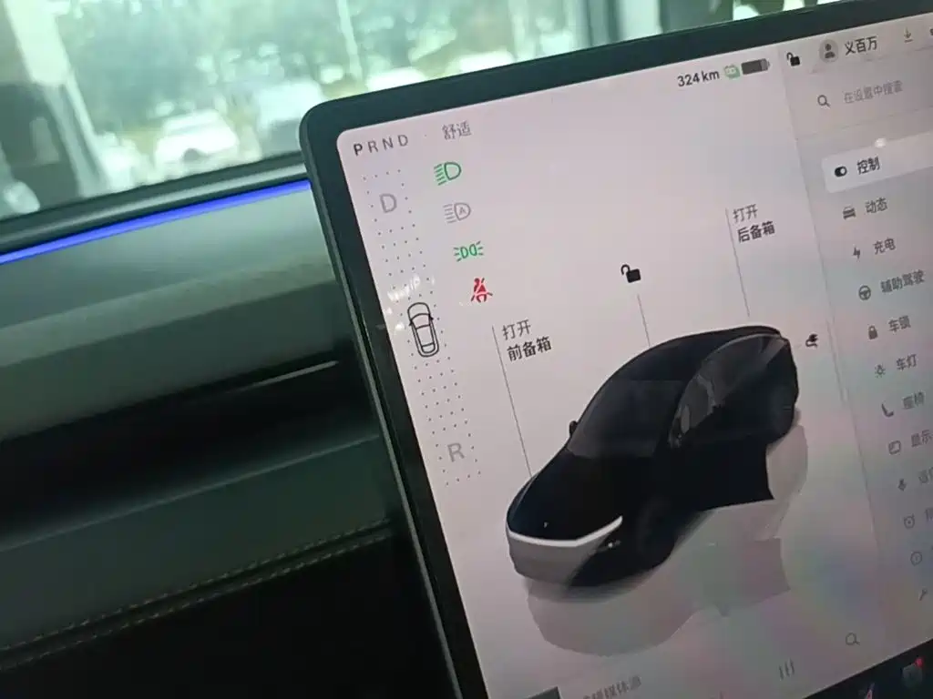 Tesla Model Y — миниатюра 14