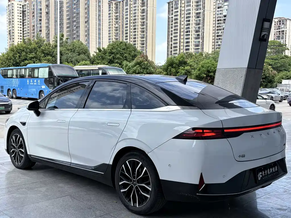 XPeng P5 — миниатюра 7