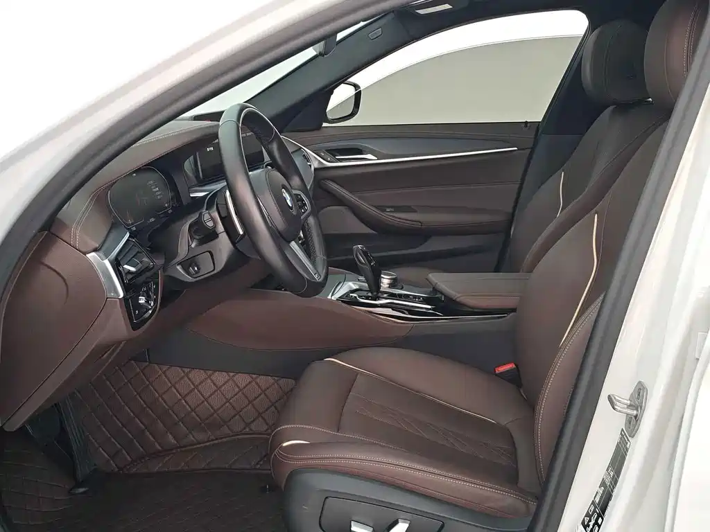 BMW 5 Series — миниатюра 7