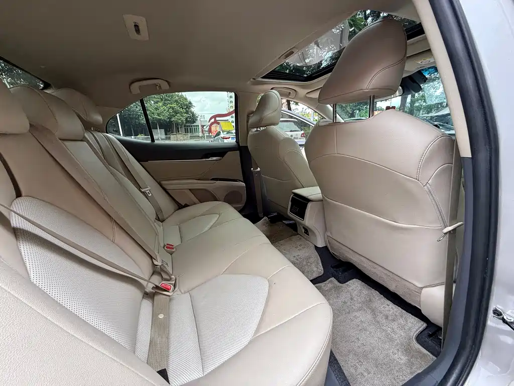 Toyota Camry 2021 2.0G Luxury