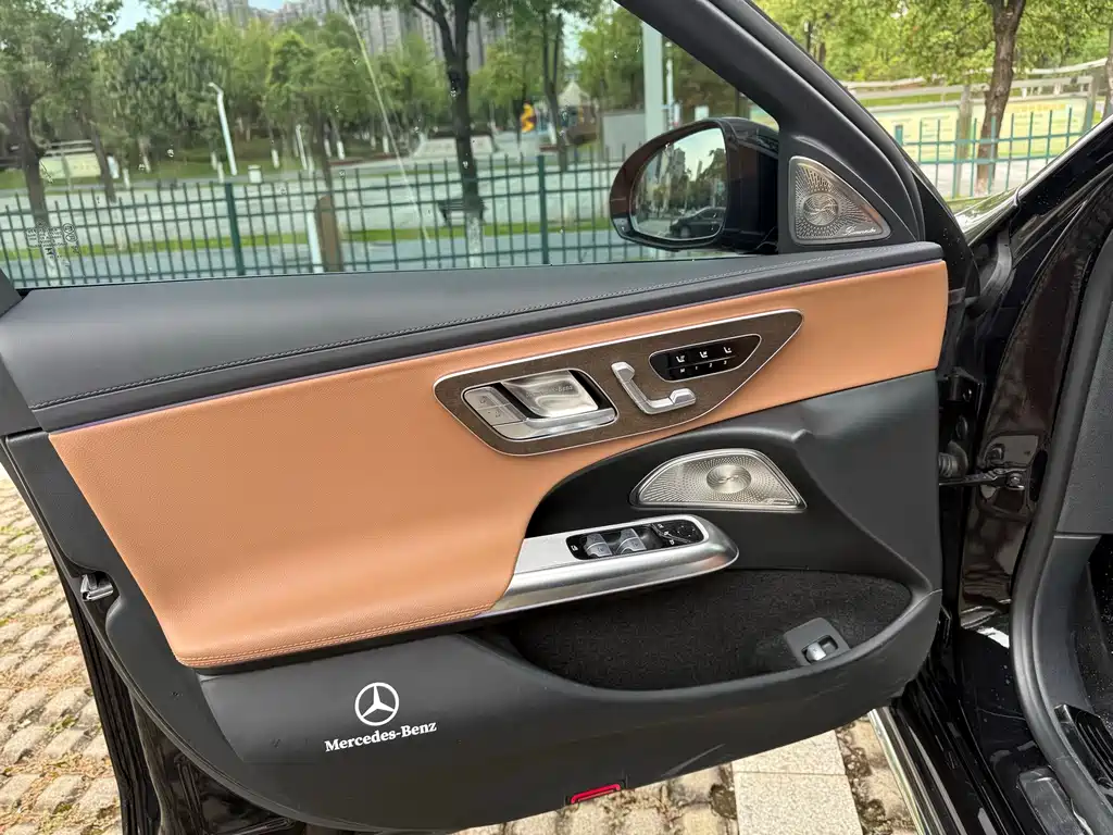 Mercedes-Benz E-Class — миниатюра 4