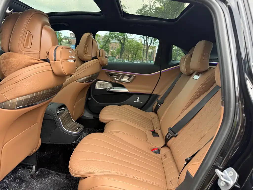 Mercedes-Benz E-Class — миниатюра 8