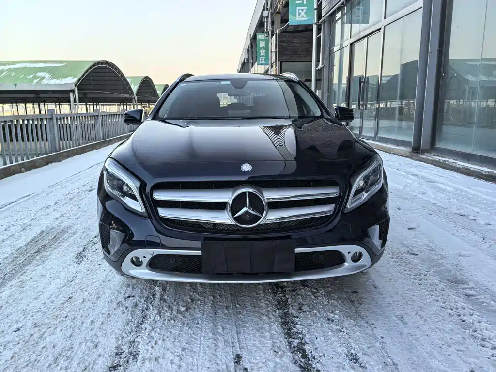 MERCEDES-BENZ GLA