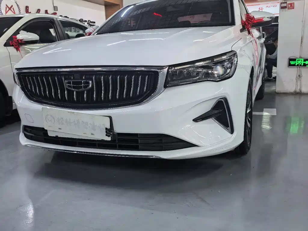 Geely Emgrand 2024