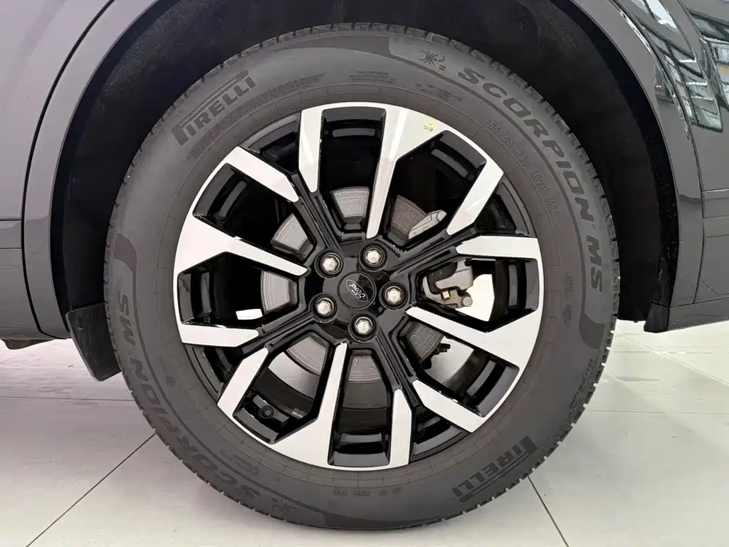 Ford Edge — миниатюра 11