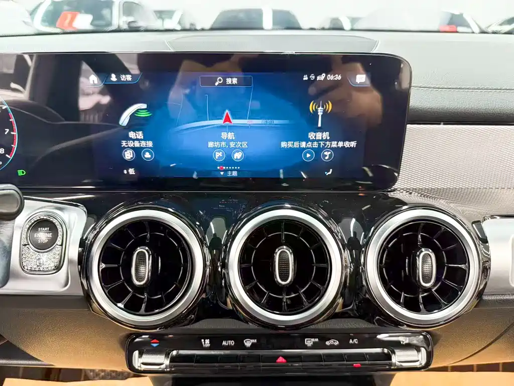 Mercedes-Benz GLB — миниатюра 17