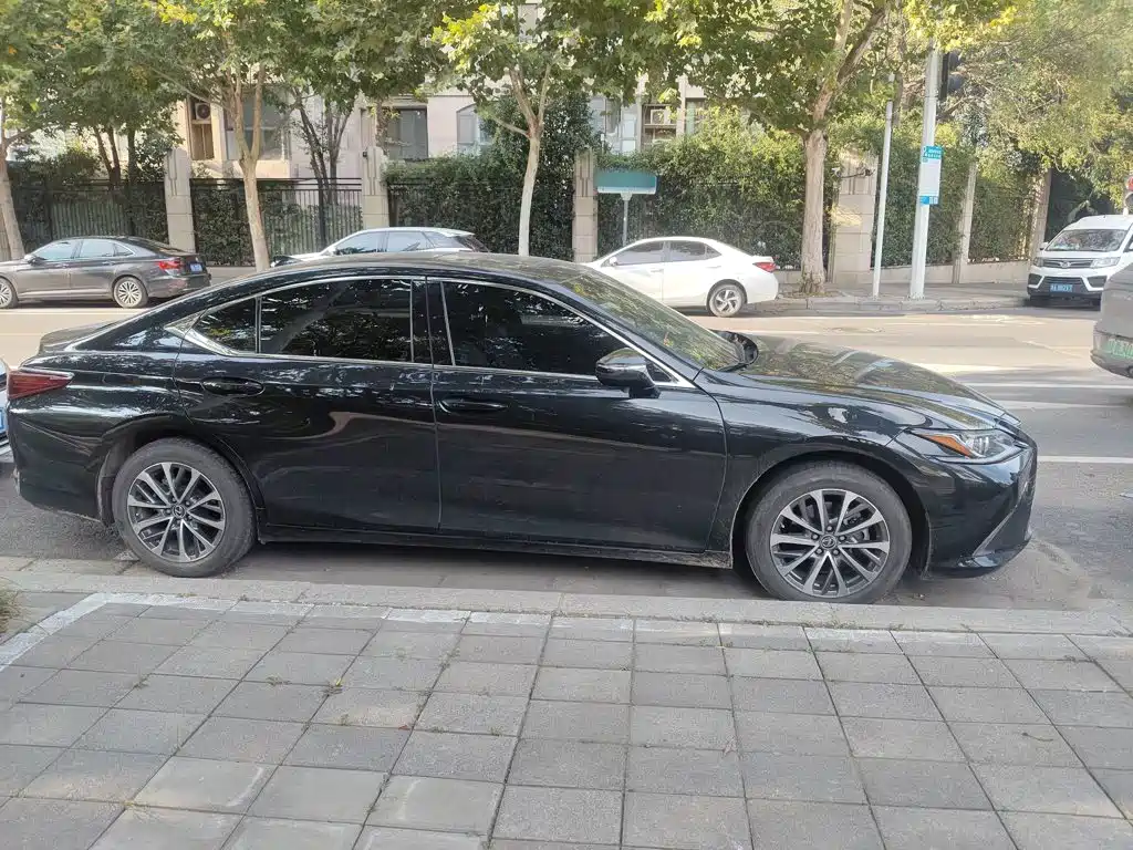 Lexus ES — миниатюра 9