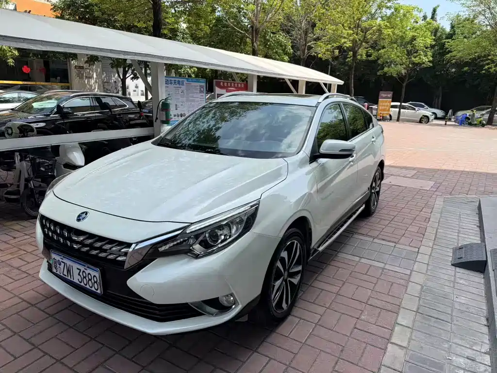 Venucia T90