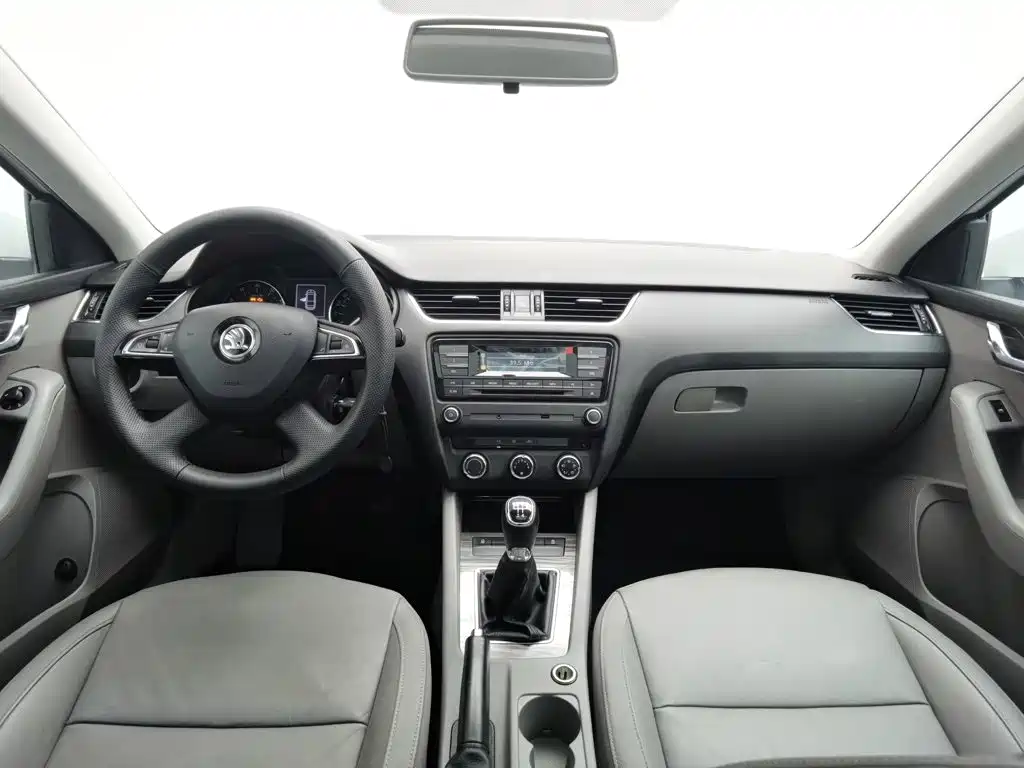 Skoda Octavia 2015 1.6L MT
