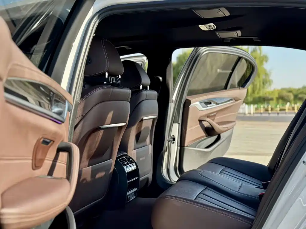 BMW 5 Series — миниатюра 6