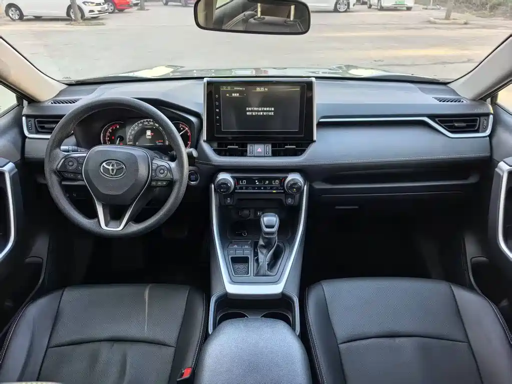 Toyota RAV4 — миниатюра 8