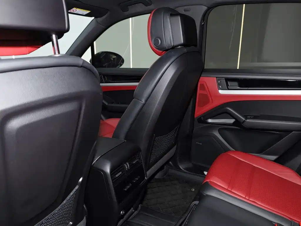 Porsche Cayenne — миниатюра 18