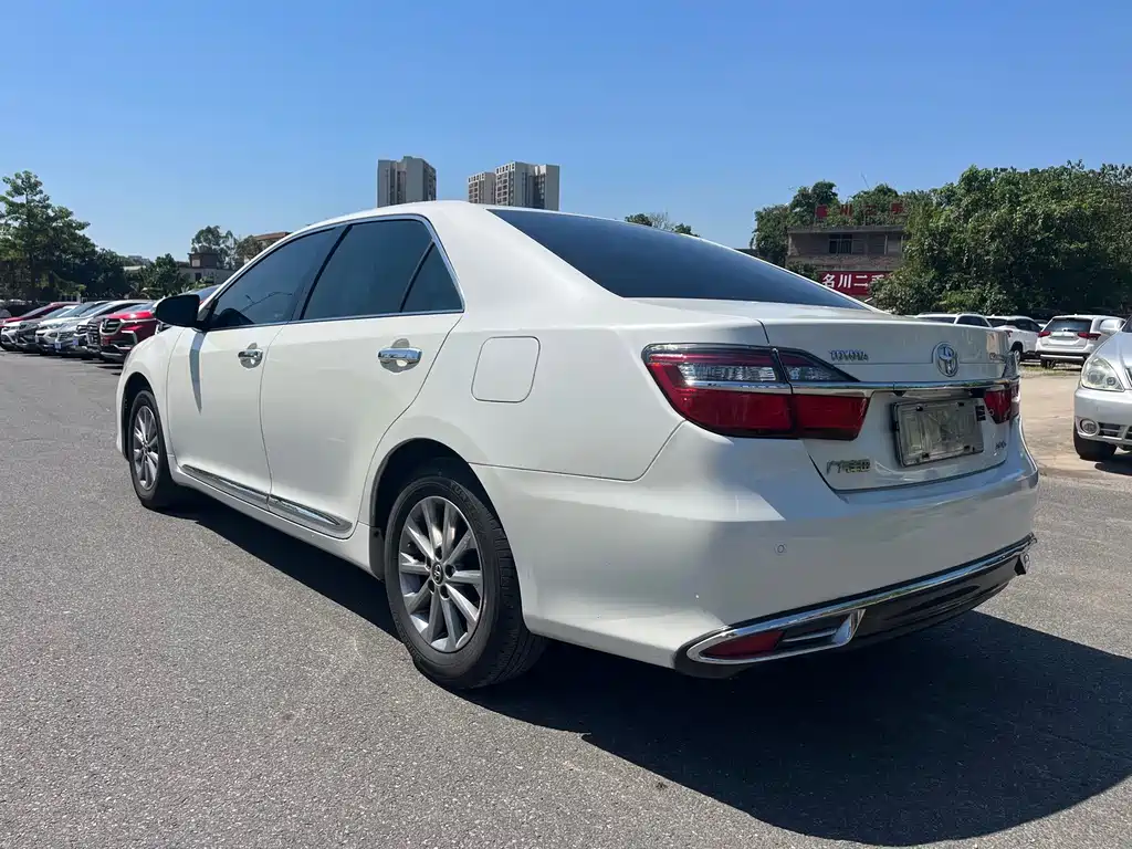 Toyota Camry — миниатюра 4