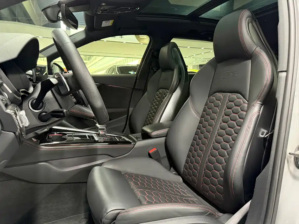 Audi RS 4 — миниатюра 8