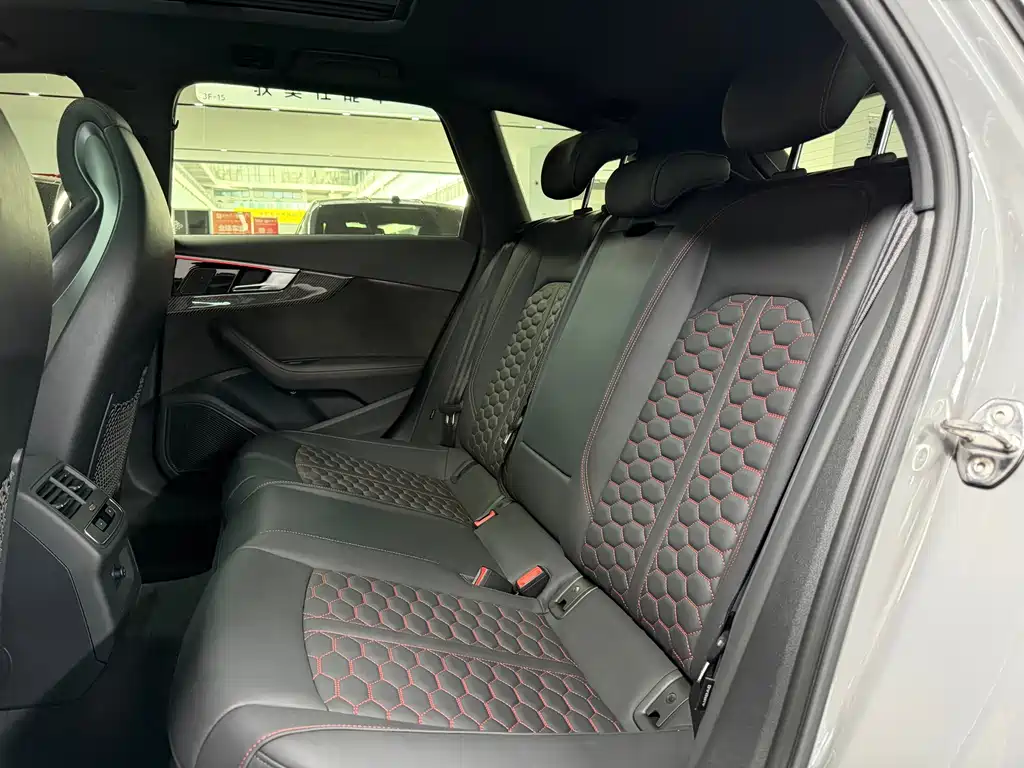 Audi RS 4 — миниатюра 9
