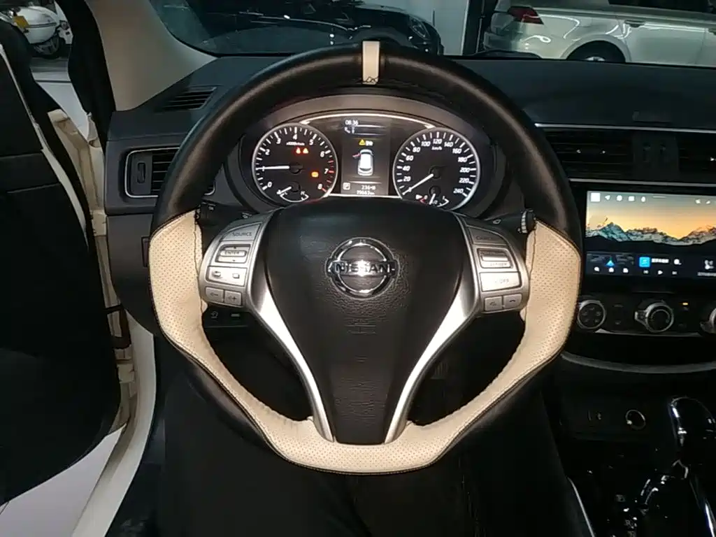 Nissan Tiida — миниатюра 11