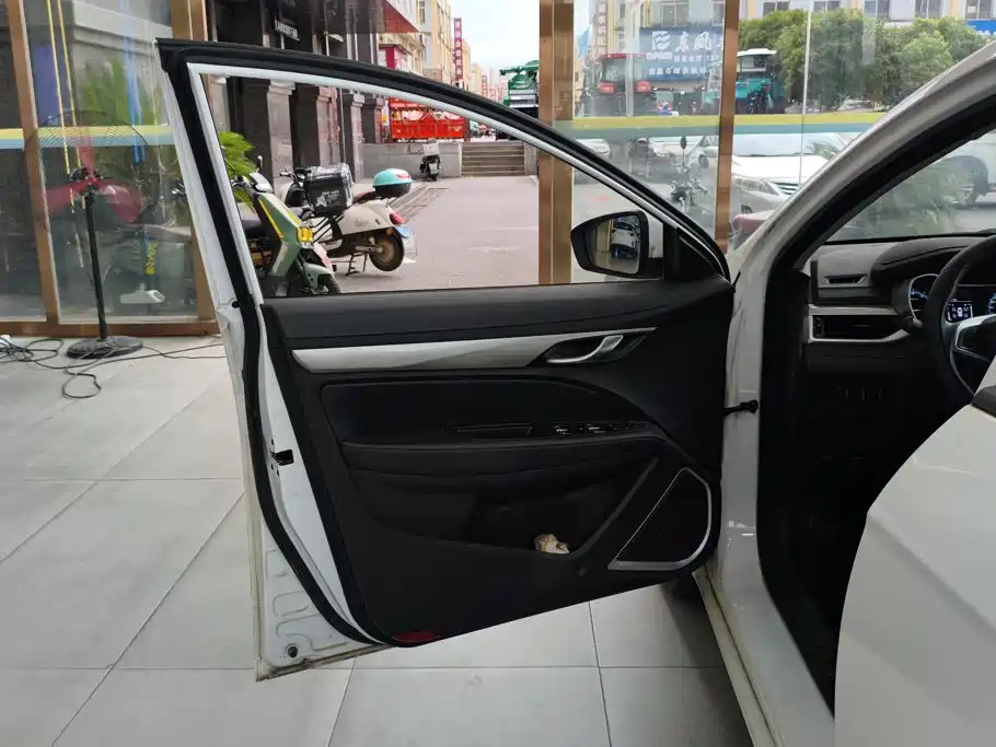 Geely Emgrand — миниатюра 7