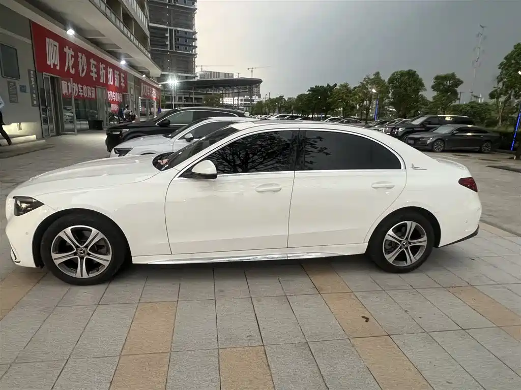 Mercedes-Benz C-Class — миниатюра 3