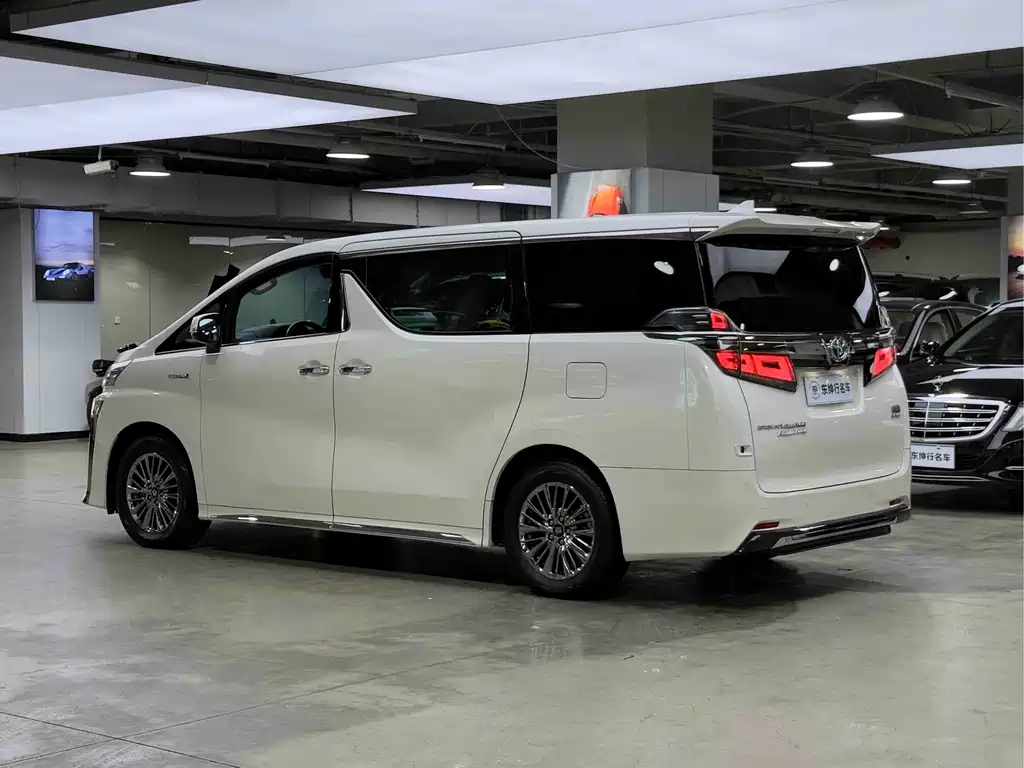 Toyota Vellfire — миниатюра 4