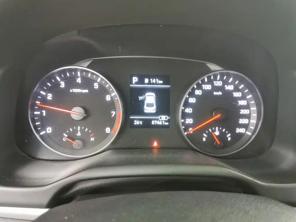 Hyundai Elantra — миниатюра 12