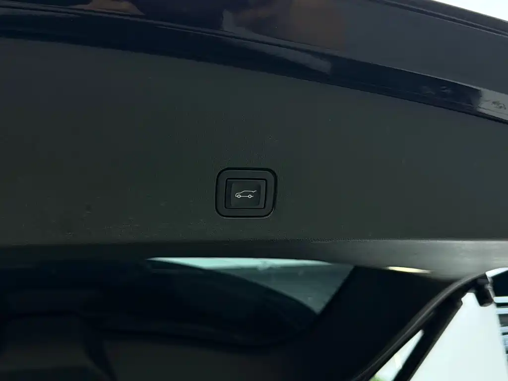 Cadillac XT6 — миниатюра 14