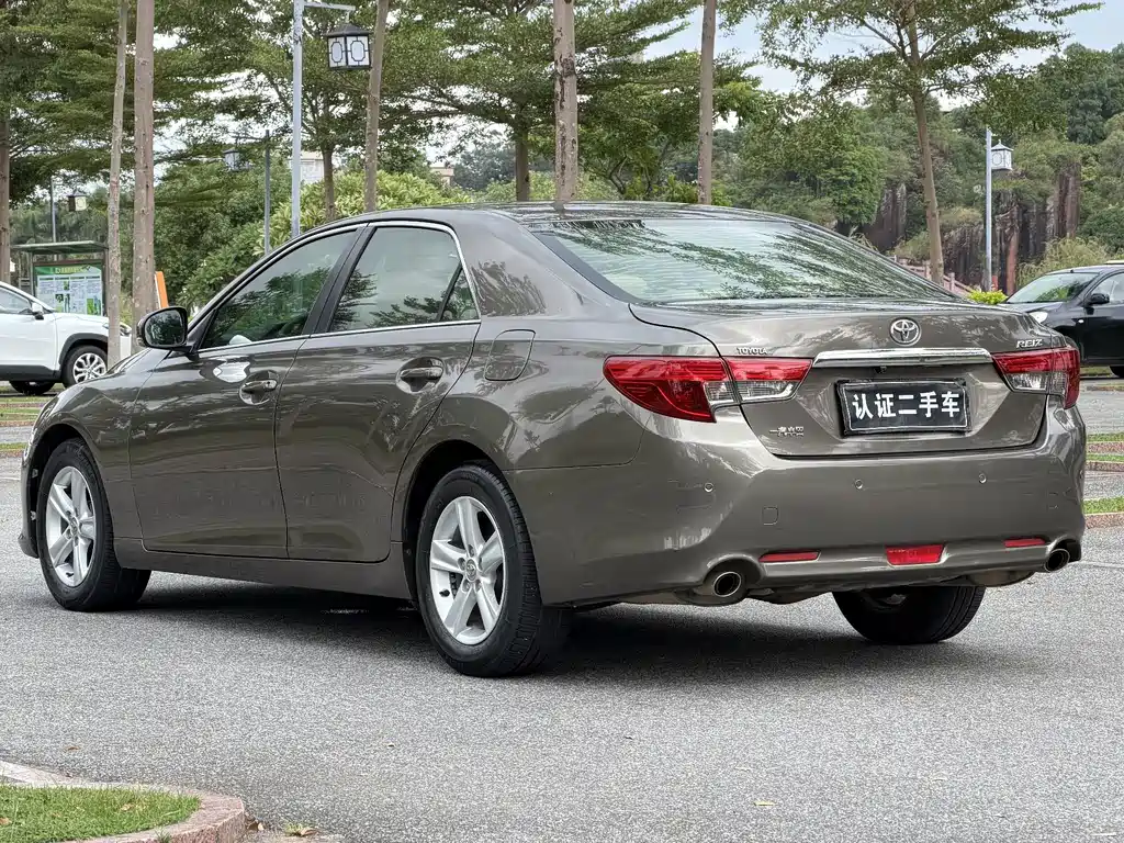 Toyota Reiz — миниатюра 9