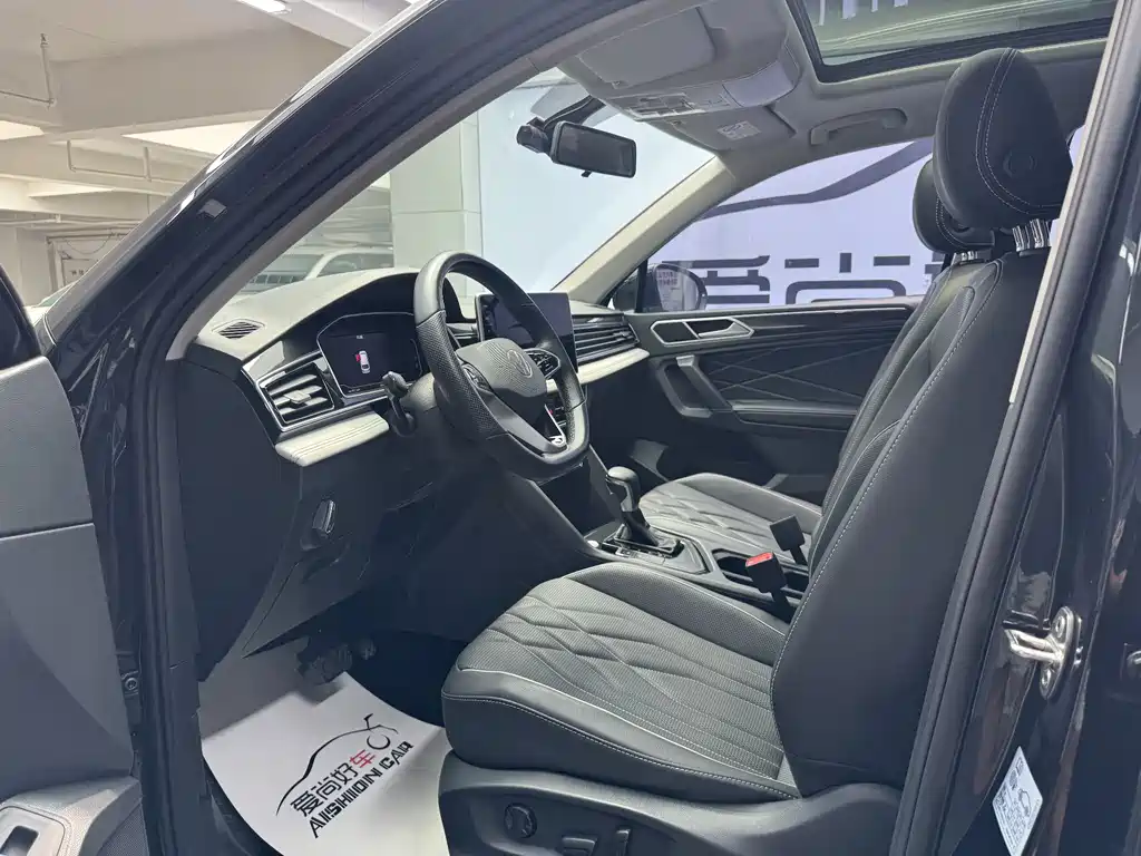Volkswagen Tiguan L L 2022 330TSI AT Smart