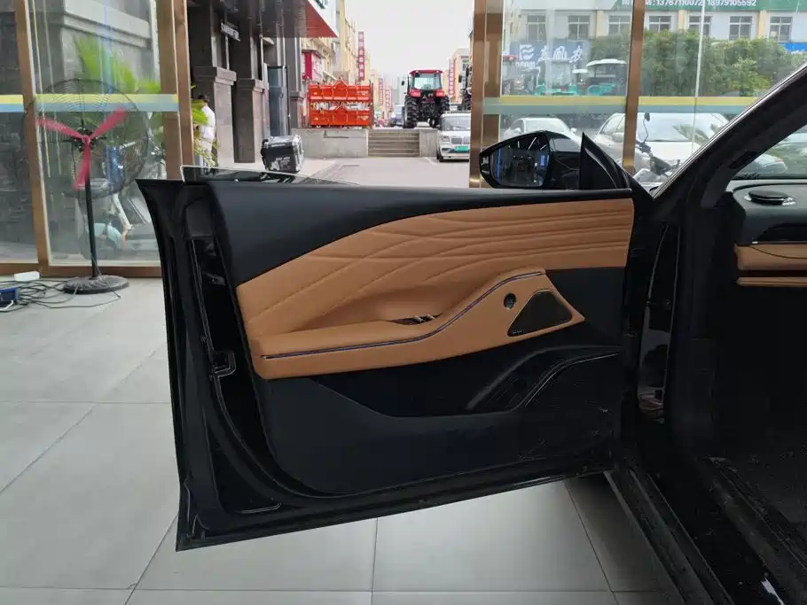 Geely Galaxy Galaxy 8 8 2025 130km EM-i Premium