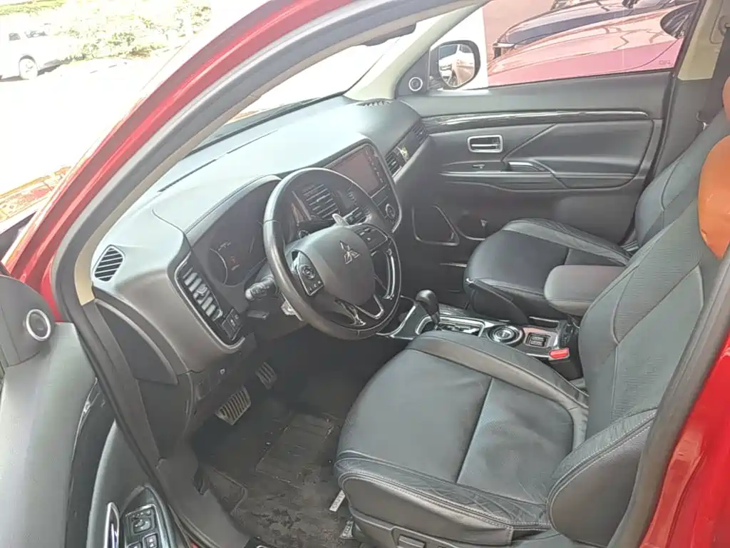 Mitsubishi Outlander — миниатюра 15