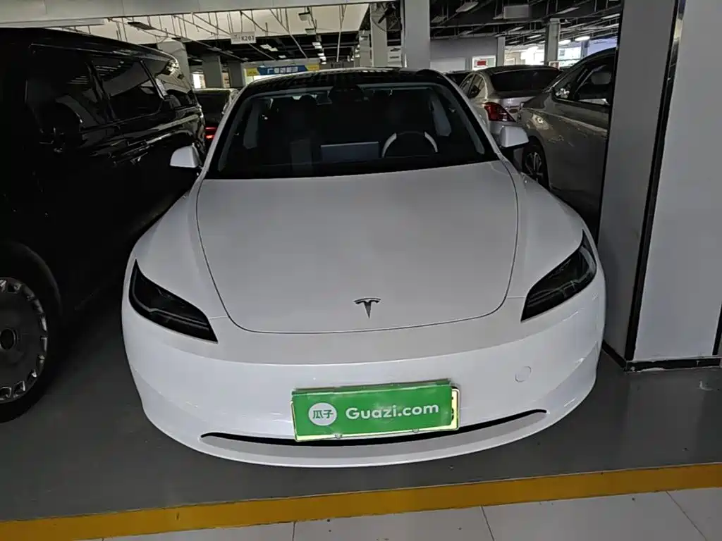 Tesla Model 3 — миниатюра 3