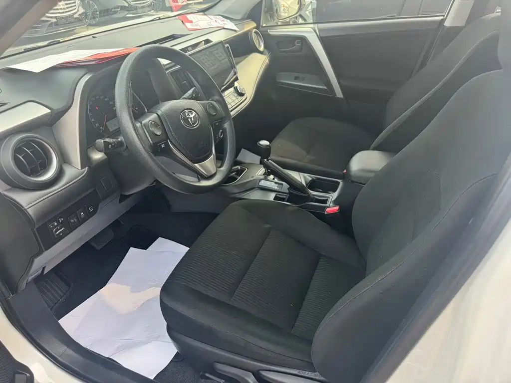 Toyota RAV4 — миниатюра 5