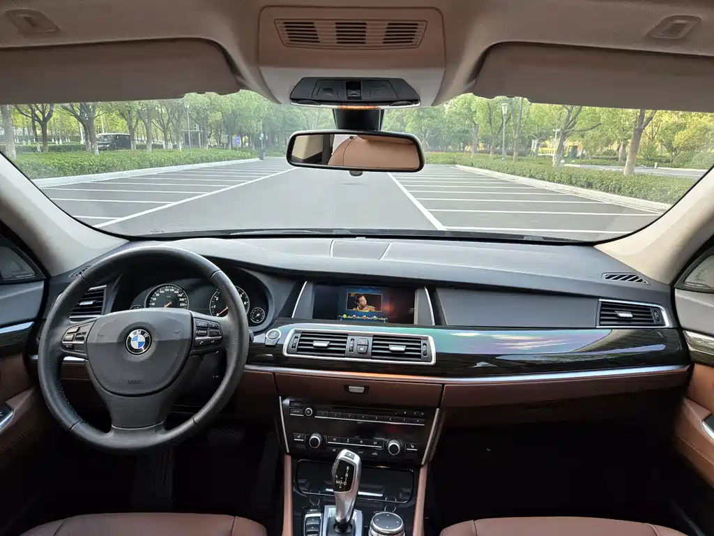 BMW 5 Series GT 528i Luxury Type, фото 8